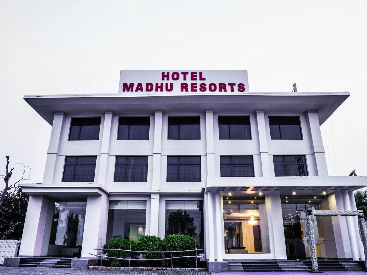 Madhu Resort Agra  3*, Agra (Uttar Pradesh)