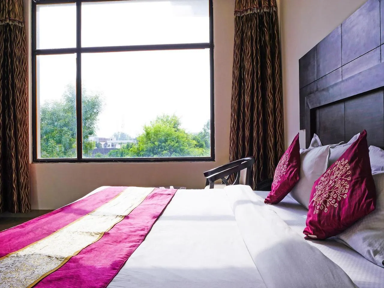 Madhu Resort Agra  Hotel